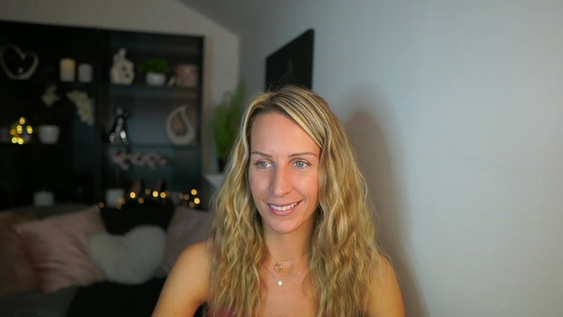Gallery image thumbnail from Nikki__Sexx__'s myfreecams stream on, 10/09/2023, 20:23 image 20 of 20