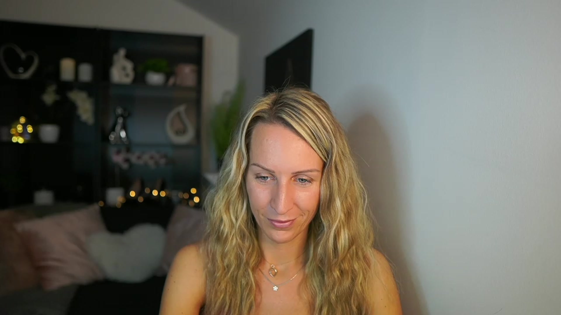 Gallery image thumbnail from Nikki__Sexx__'s myfreecams stream on, 10/09/2023, 20:23 image 17 of 20