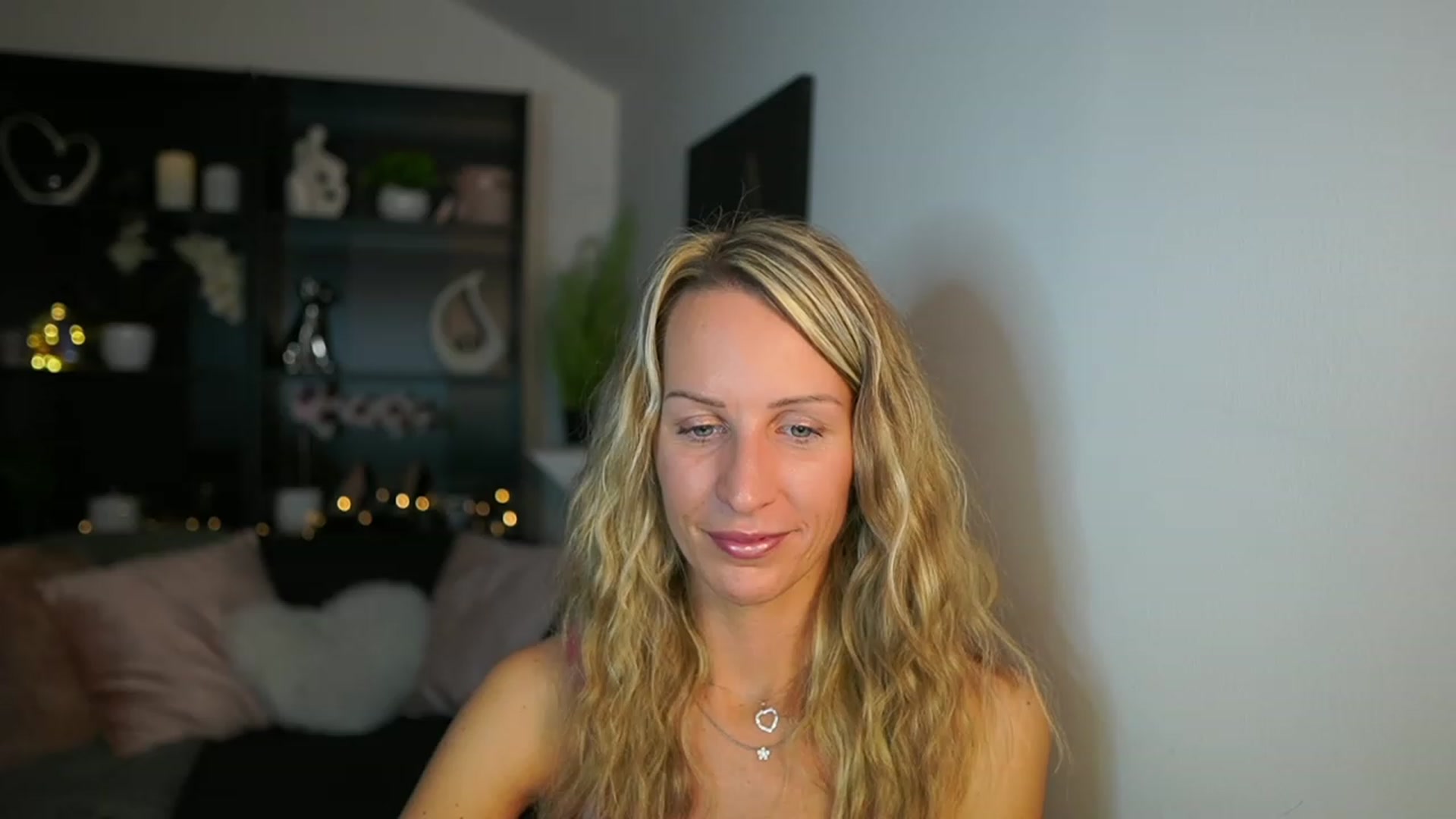 Gallery image thumbnail from Nikki__Sexx__'s myfreecams stream on, 10/09/2023, 21:44 image 4 of 20