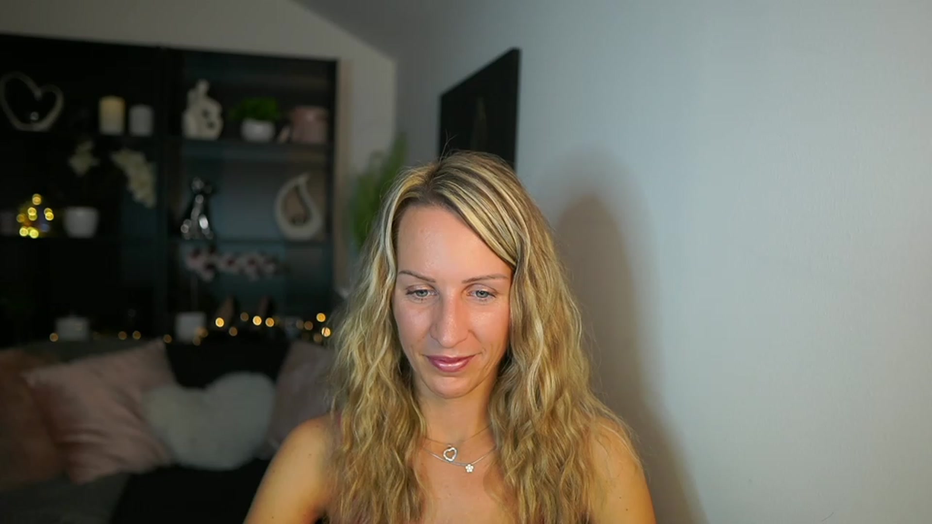 Gallery image thumbnail from Nikki__Sexx__'s myfreecams stream on, 10/09/2023, 21:44 image 15 of 20