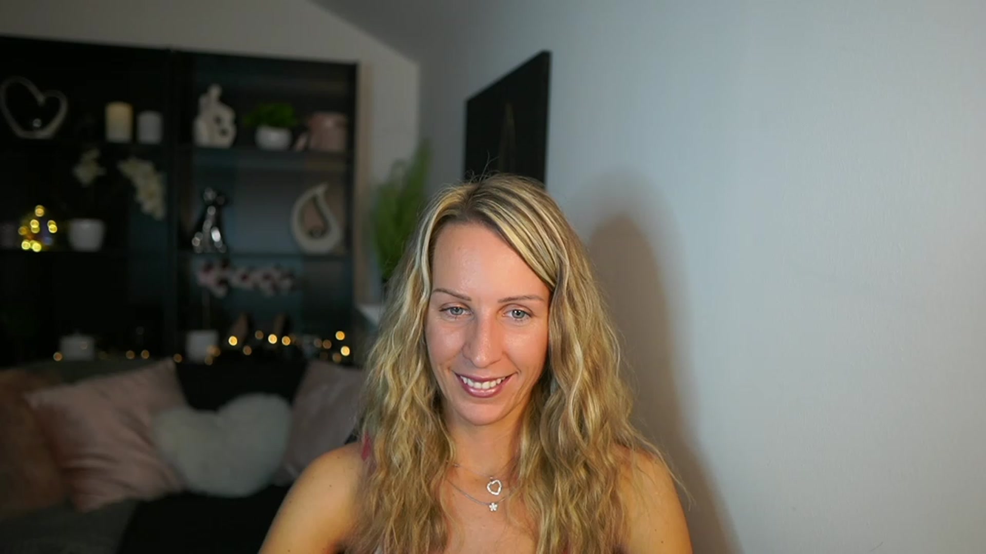 Gallery image thumbnail from Nikki__Sexx__'s myfreecams stream on, 10/09/2023, 21:44 image 5 of 20