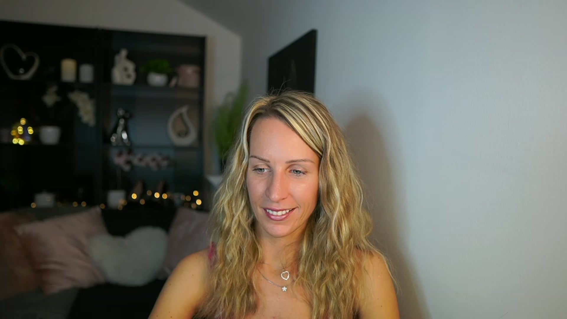 Gallery image thumbnail from Nikki__Sexx__'s myfreecams stream on, 10/09/2023, 21:44 image 3 of 20