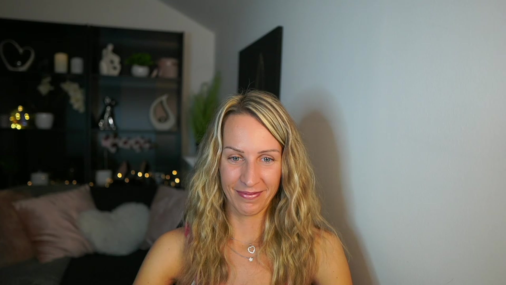 Gallery image thumbnail from Nikki__Sexx__'s myfreecams stream on, 10/09/2023, 21:44 image 6 of 20