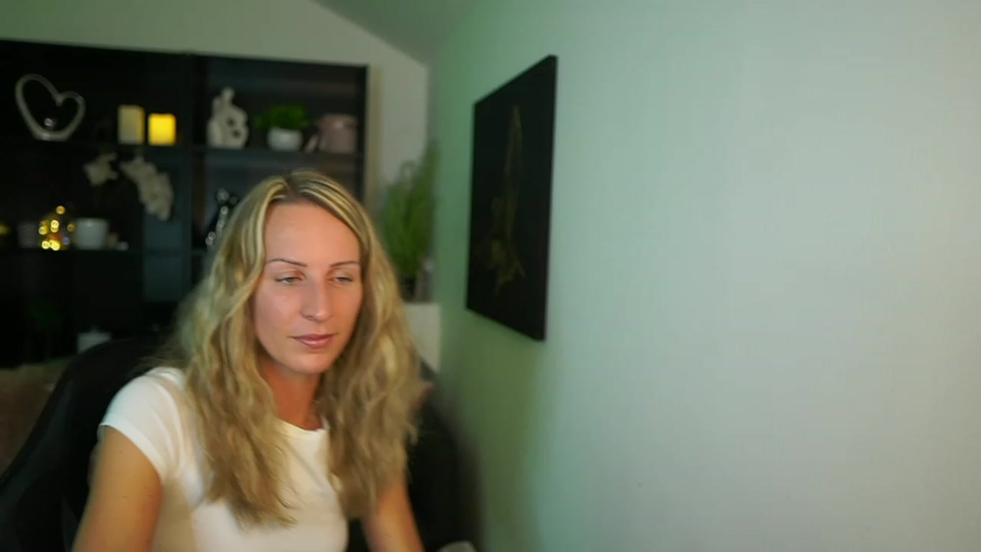 Gallery image thumbnail from Nikki__Sexx__'s myfreecams stream on, 10/12/2023, 18:37 image 14 of 20