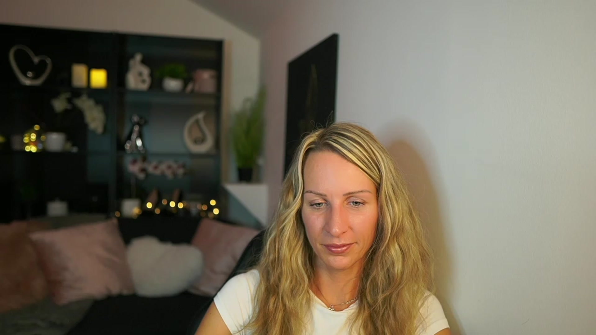 Gallery image thumbnail from Nikki__Sexx__'s myfreecams stream on, 10/12/2023, 18:37 image 13 of 20