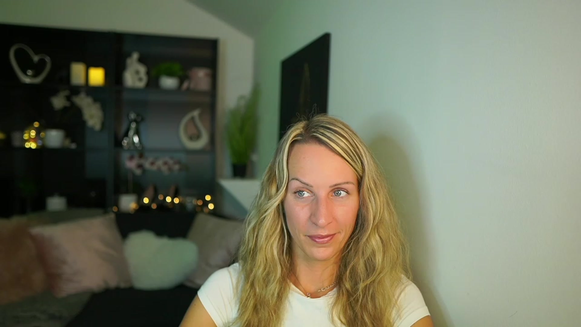 Gallery image thumbnail from Nikki__Sexx__'s myfreecams stream on, 10/12/2023, 18:37 image 11 of 20