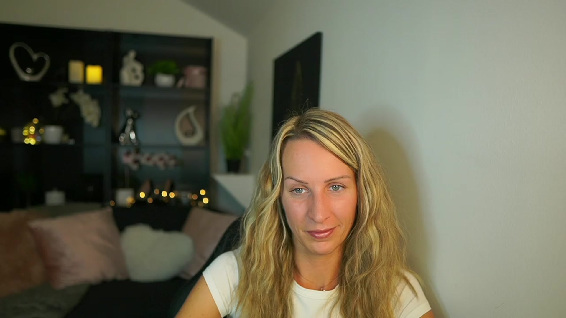 Gallery image thumbnail from Nikki__Sexx__'s myfreecams stream on, 10/12/2023, 18:37 image 2 of 20