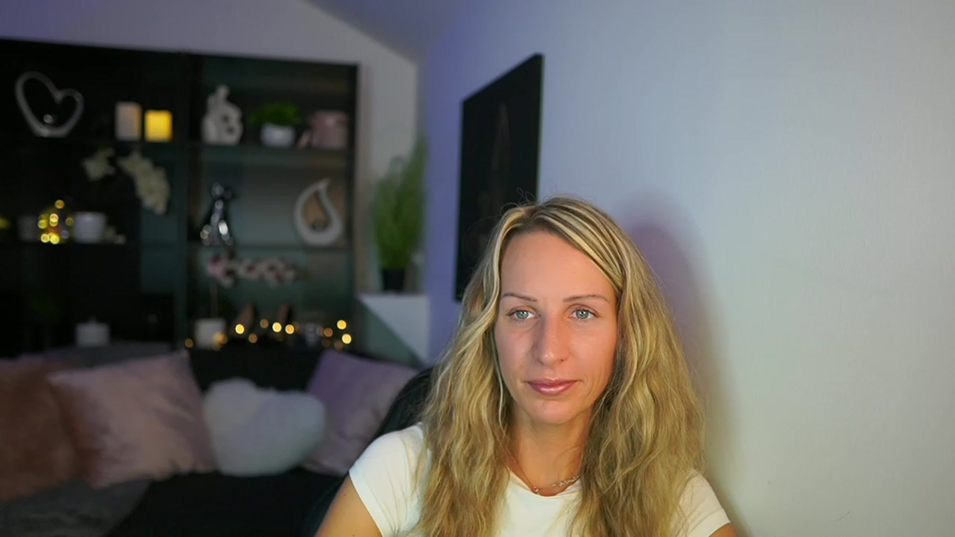 Gallery image thumbnail from Nikki__Sexx__'s myfreecams stream on, 10/12/2023, 18:37 image 12 of 20