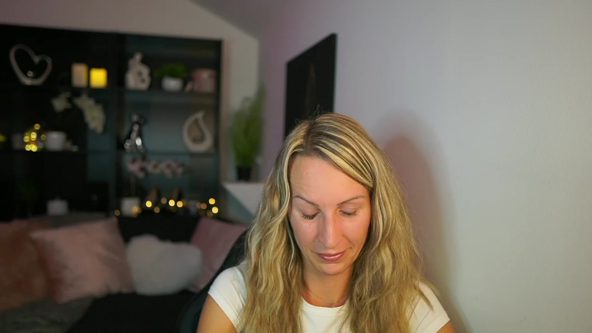 Gallery image thumbnail from Nikki__Sexx__'s myfreecams stream on, 10/12/2023, 18:37 image 1 of 20