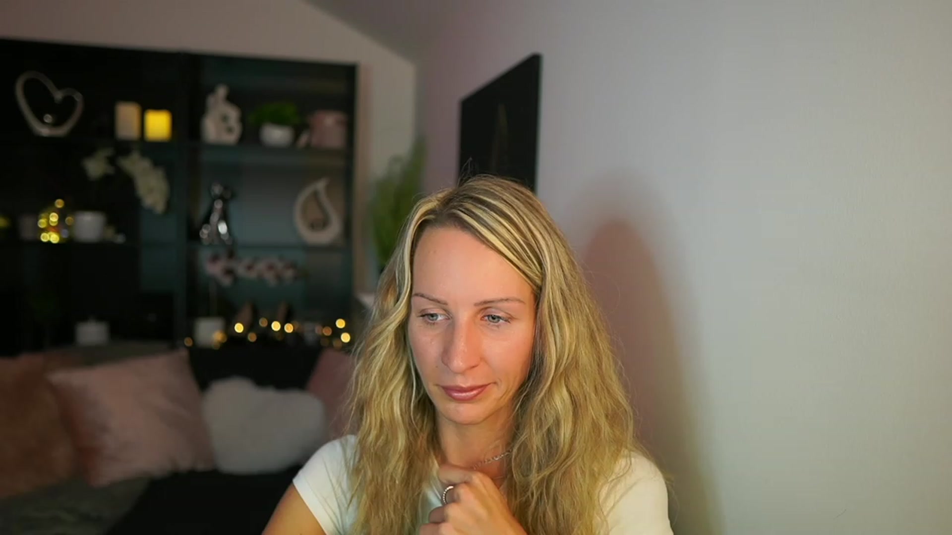 Gallery image thumbnail from Nikki__Sexx__'s myfreecams stream on, 10/12/2023, 18:37 image 7 of 20