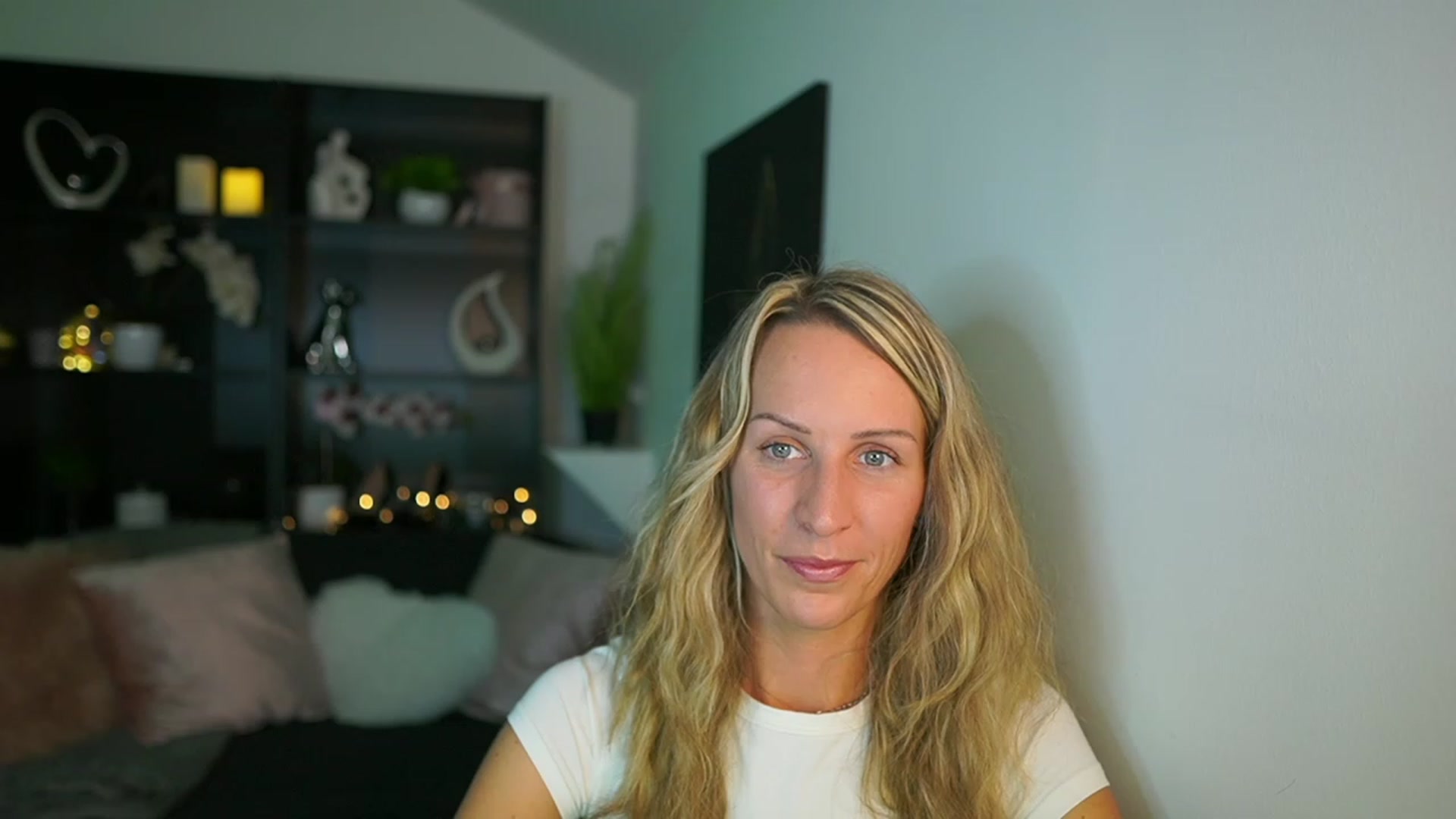 Gallery image thumbnail from Nikki__Sexx__'s myfreecams stream on, 10/12/2023, 18:37 image 17 of 20