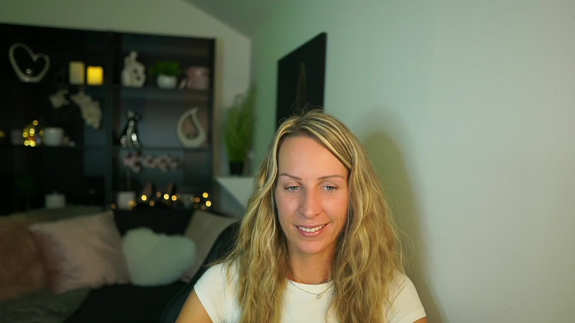 Gallery image thumbnail from Nikki__Sexx__'s myfreecams stream on, 10/12/2023, 19:46 image 14 of 20