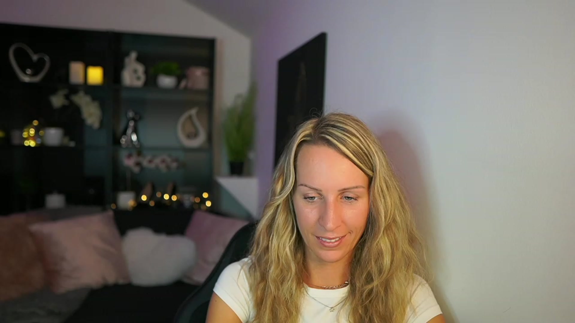 Gallery image thumbnail from Nikki__Sexx__'s myfreecams stream on, 10/12/2023, 19:46 image 8 of 20