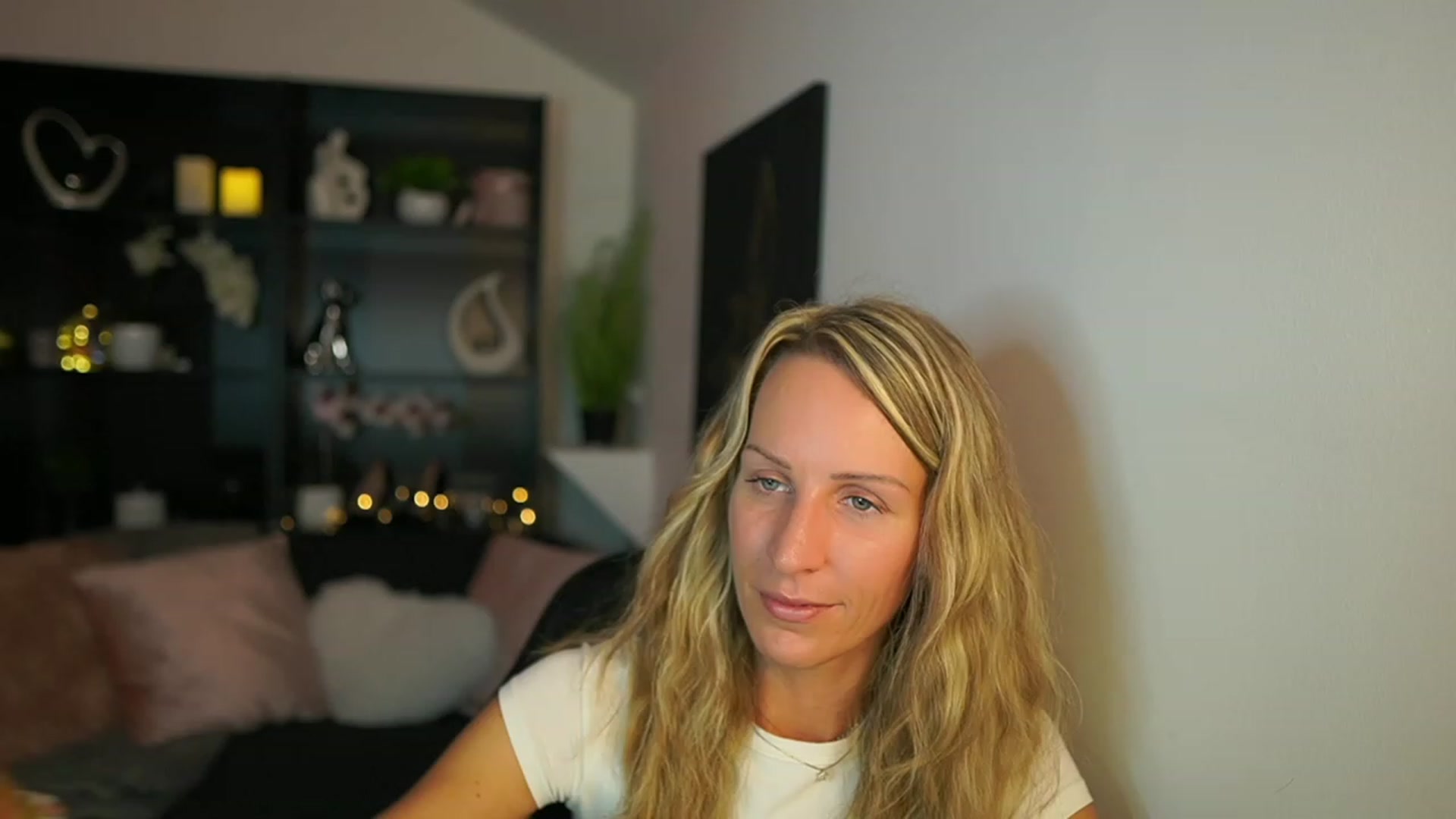 Gallery image thumbnail from Nikki__Sexx__'s myfreecams stream on, 10/12/2023, 19:46 image 15 of 20