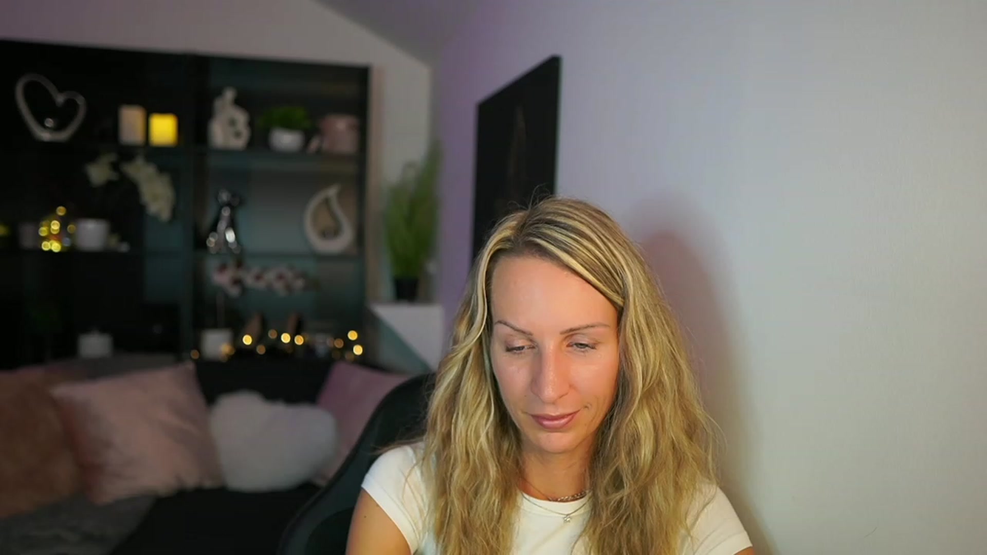 Gallery image thumbnail from Nikki__Sexx__'s myfreecams stream on, 10/12/2023, 19:46 image 16 of 20