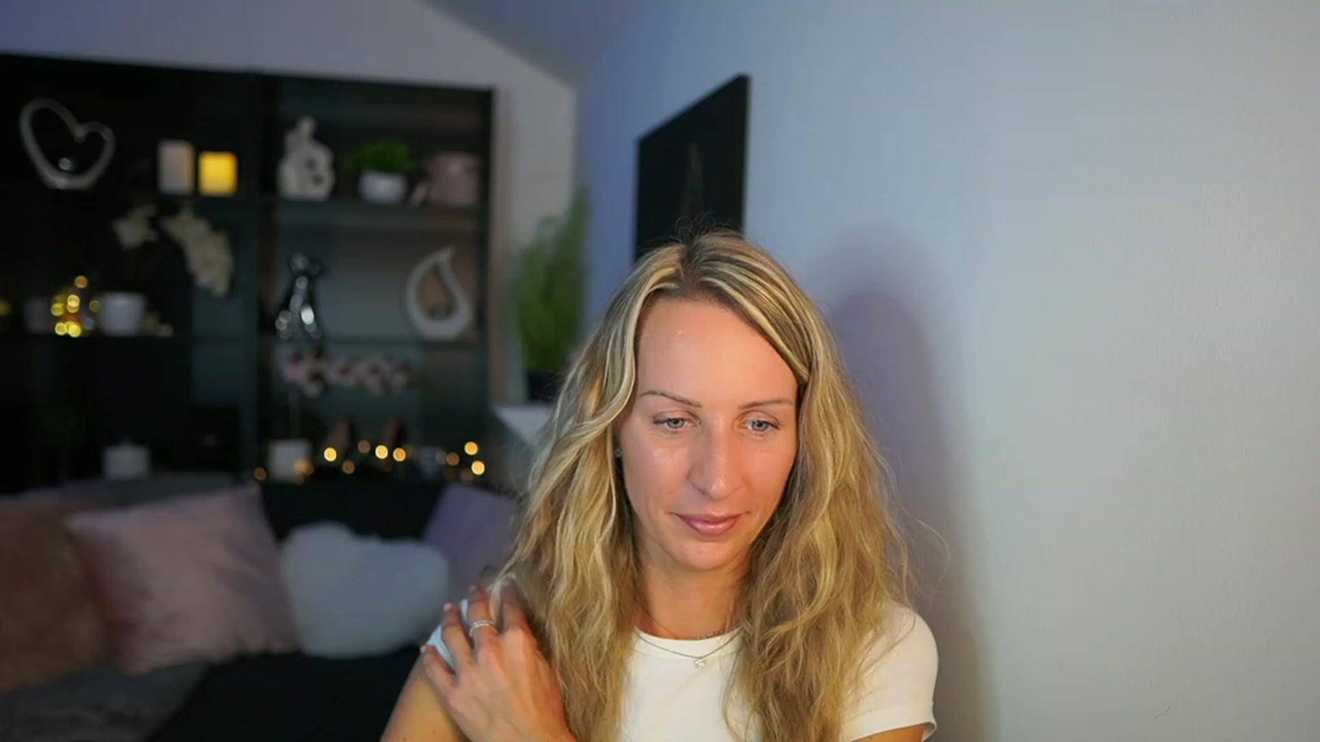 Gallery image thumbnail from Nikki__Sexx__'s myfreecams stream on, 10/12/2023, 19:46 image 13 of 20