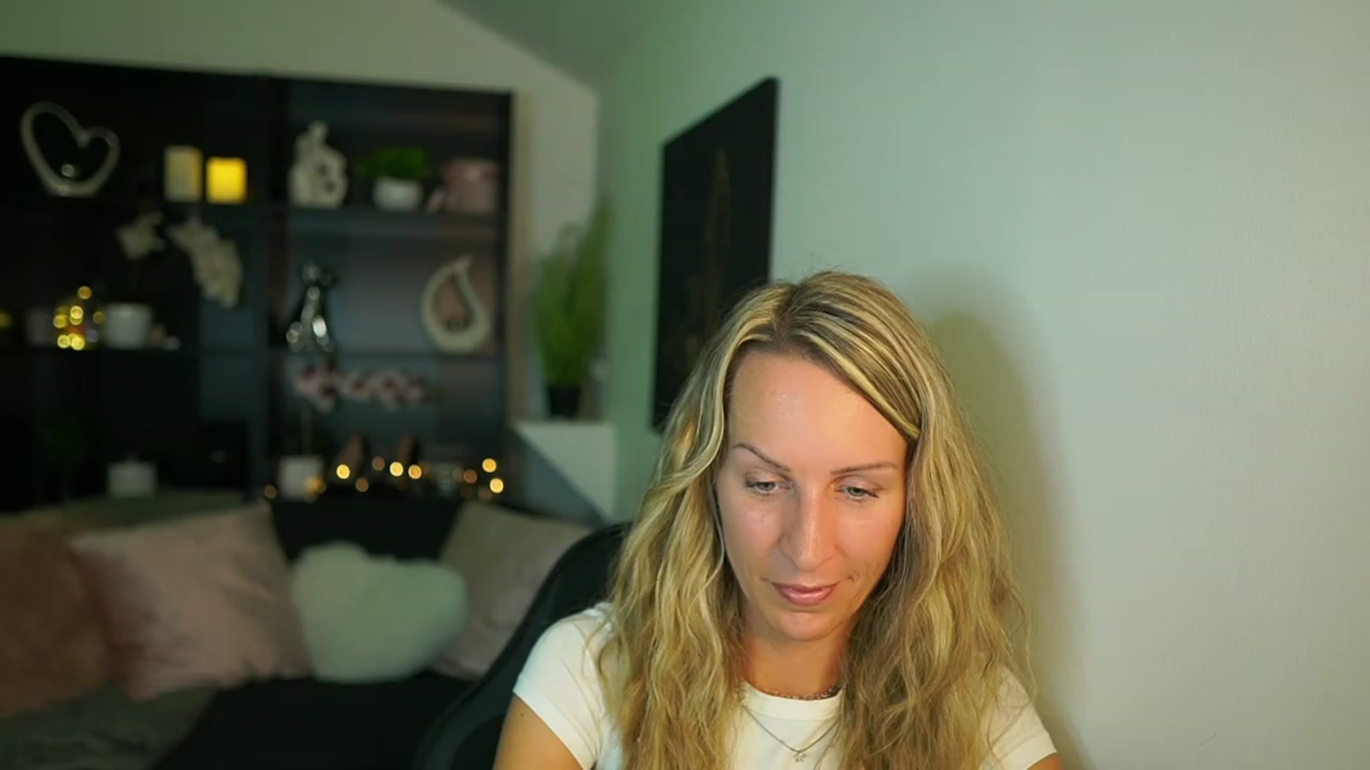 Gallery image thumbnail from Nikki__Sexx__'s myfreecams stream on, 10/12/2023, 19:46 image 6 of 20