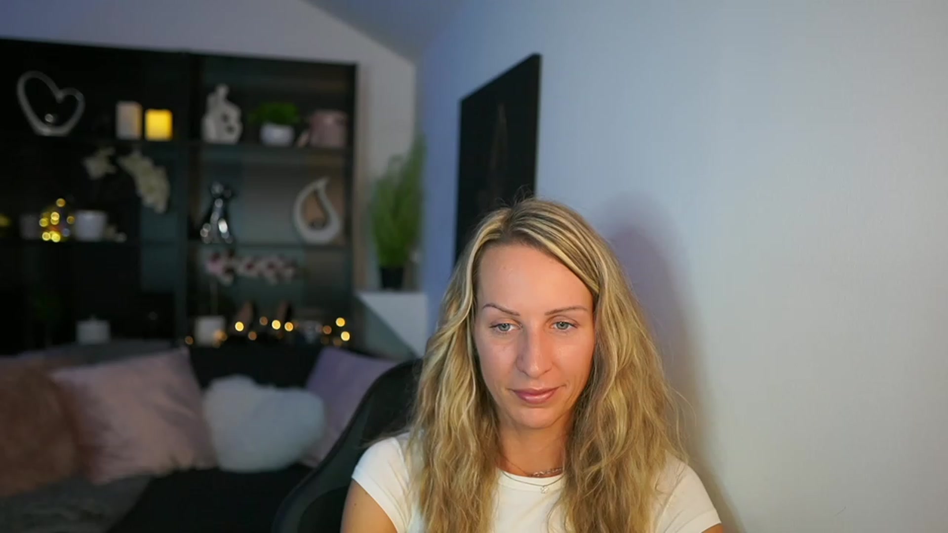 Gallery image thumbnail from Nikki__Sexx__'s myfreecams stream on, 10/12/2023, 19:46 image 17 of 20