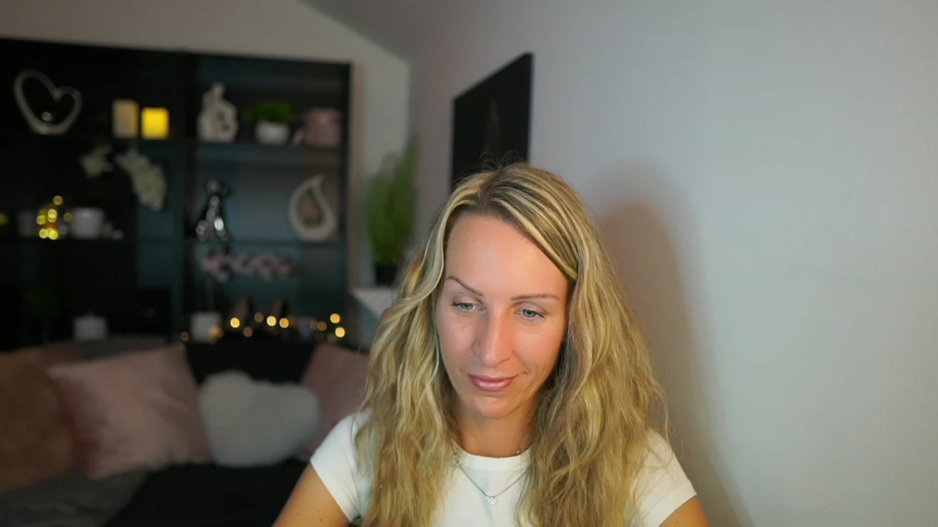 Gallery image thumbnail from Nikki__Sexx__'s myfreecams stream on, 10/12/2023, 19:46 image 3 of 20