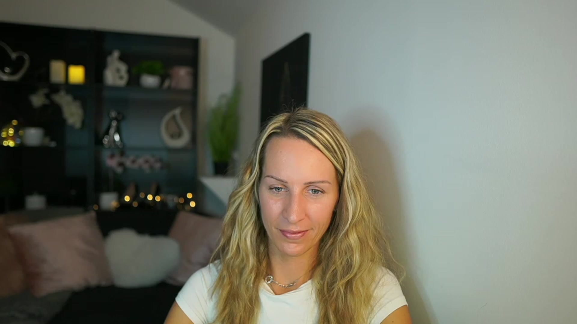 Gallery image thumbnail from Nikki__Sexx__'s myfreecams stream on, 10/12/2023, 20:42 image 17 of 20