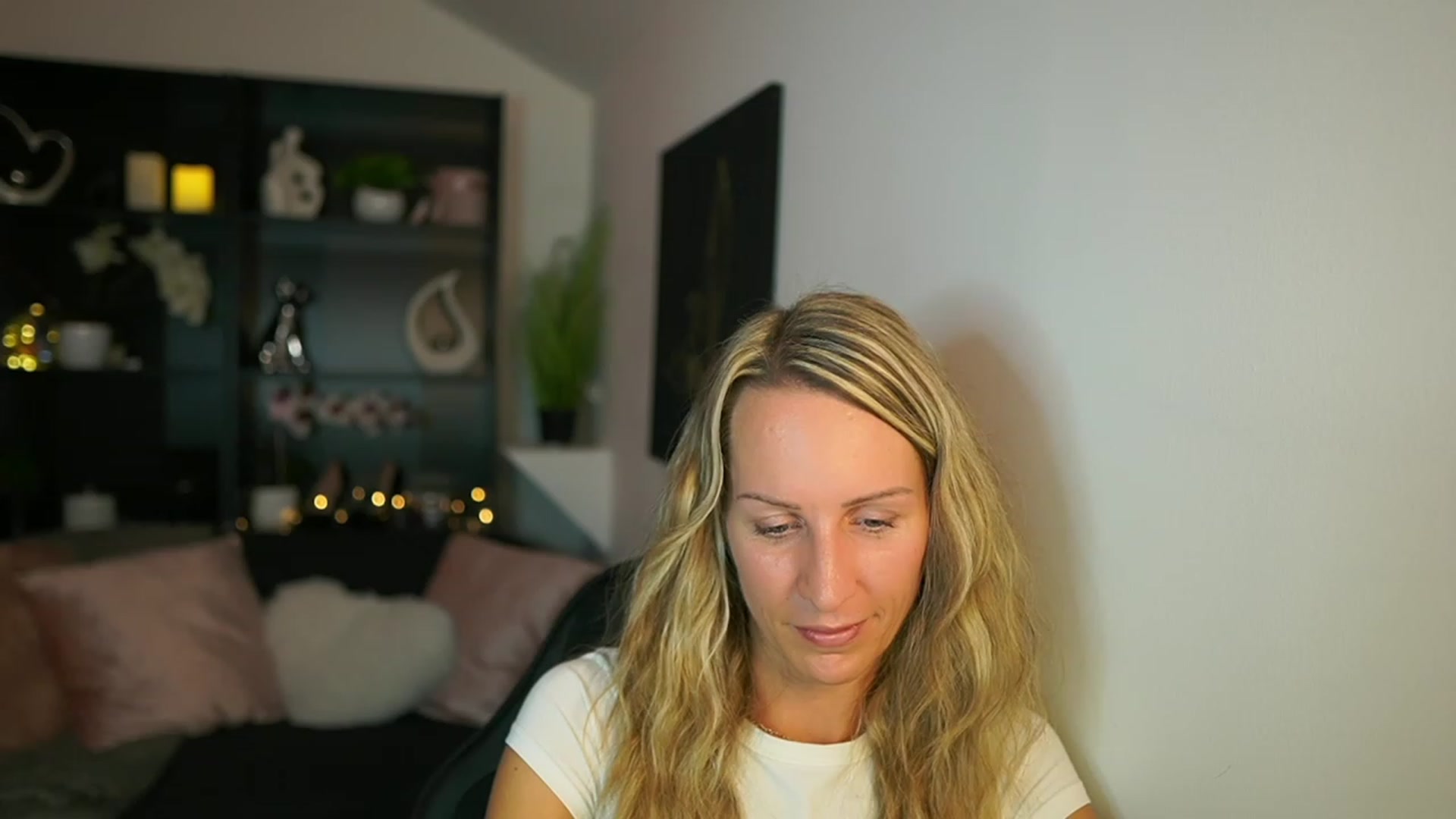 Gallery image thumbnail from Nikki__Sexx__'s myfreecams stream on, 10/12/2023, 20:42 image 6 of 20