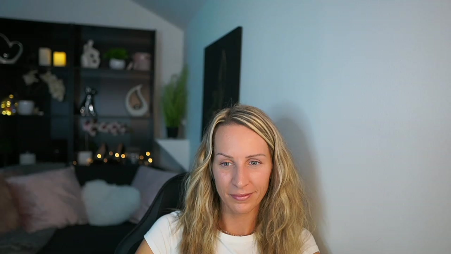 Gallery image thumbnail from Nikki__Sexx__'s myfreecams stream on, 10/12/2023, 20:42 image 16 of 20