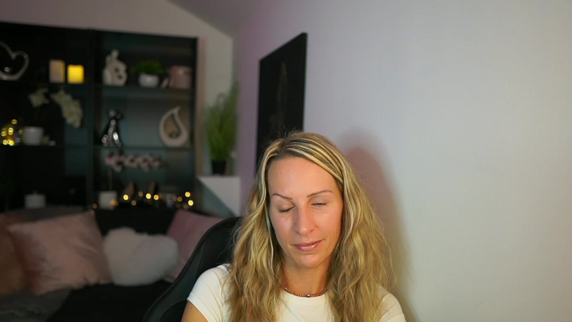 Gallery image thumbnail from Nikki__Sexx__'s myfreecams stream on, 10/12/2023, 20:42 image 15 of 20