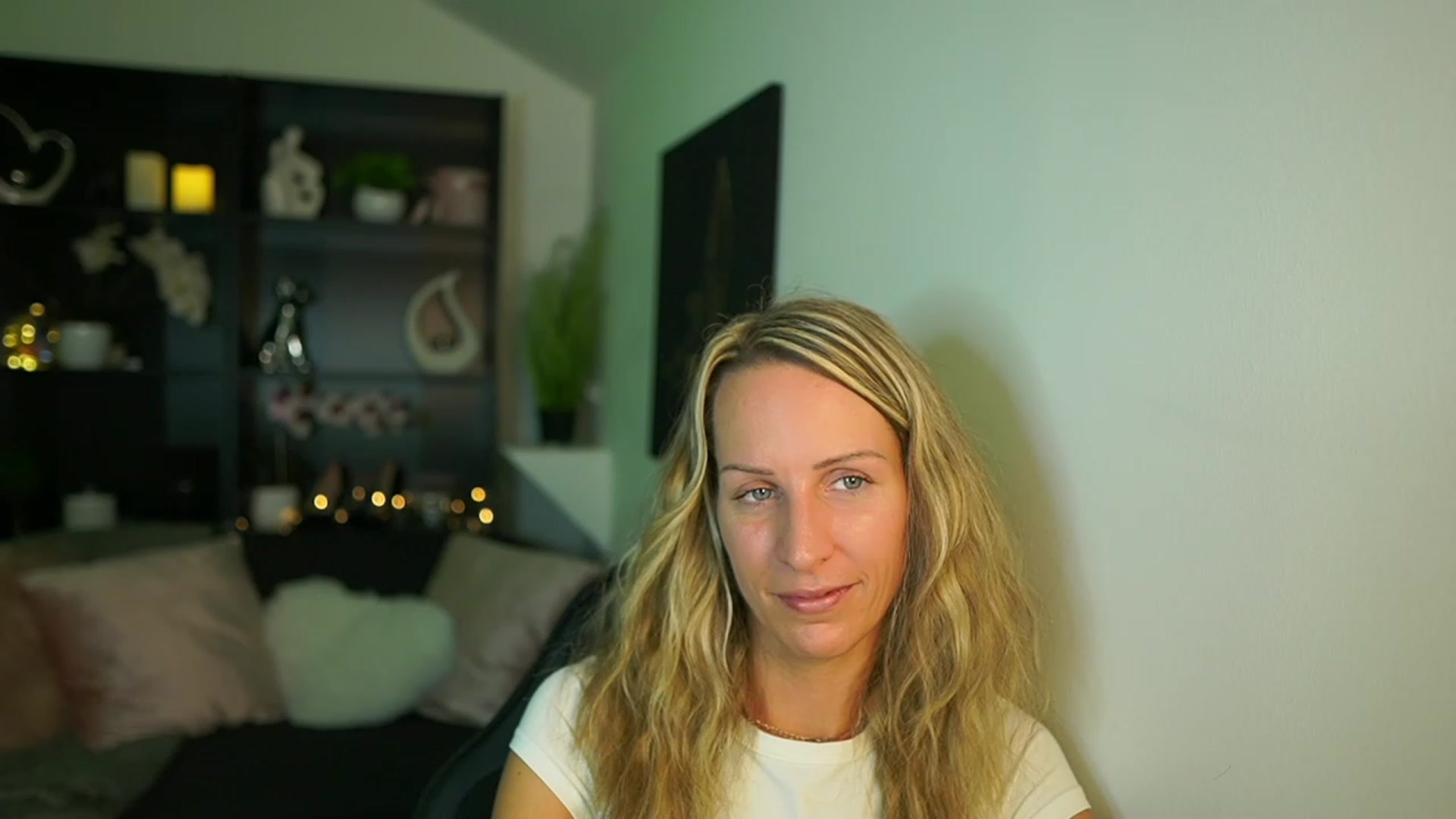 Gallery image thumbnail from Nikki__Sexx__'s myfreecams stream on, 10/12/2023, 20:42 image 8 of 20