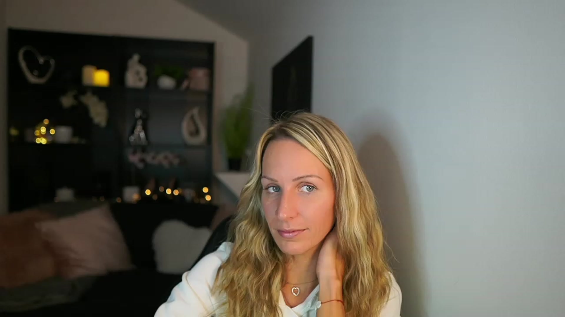 Gallery image thumbnail from Nikki__Sexx__'s myfreecams stream on, 10/16/2023, 18:44 image 14 of 20
