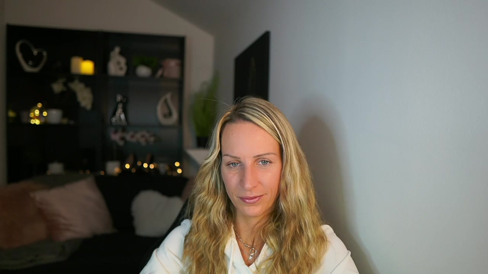Gallery image thumbnail from Nikki__Sexx__'s myfreecams stream on, 10/16/2023, 18:44 image 1 of 20