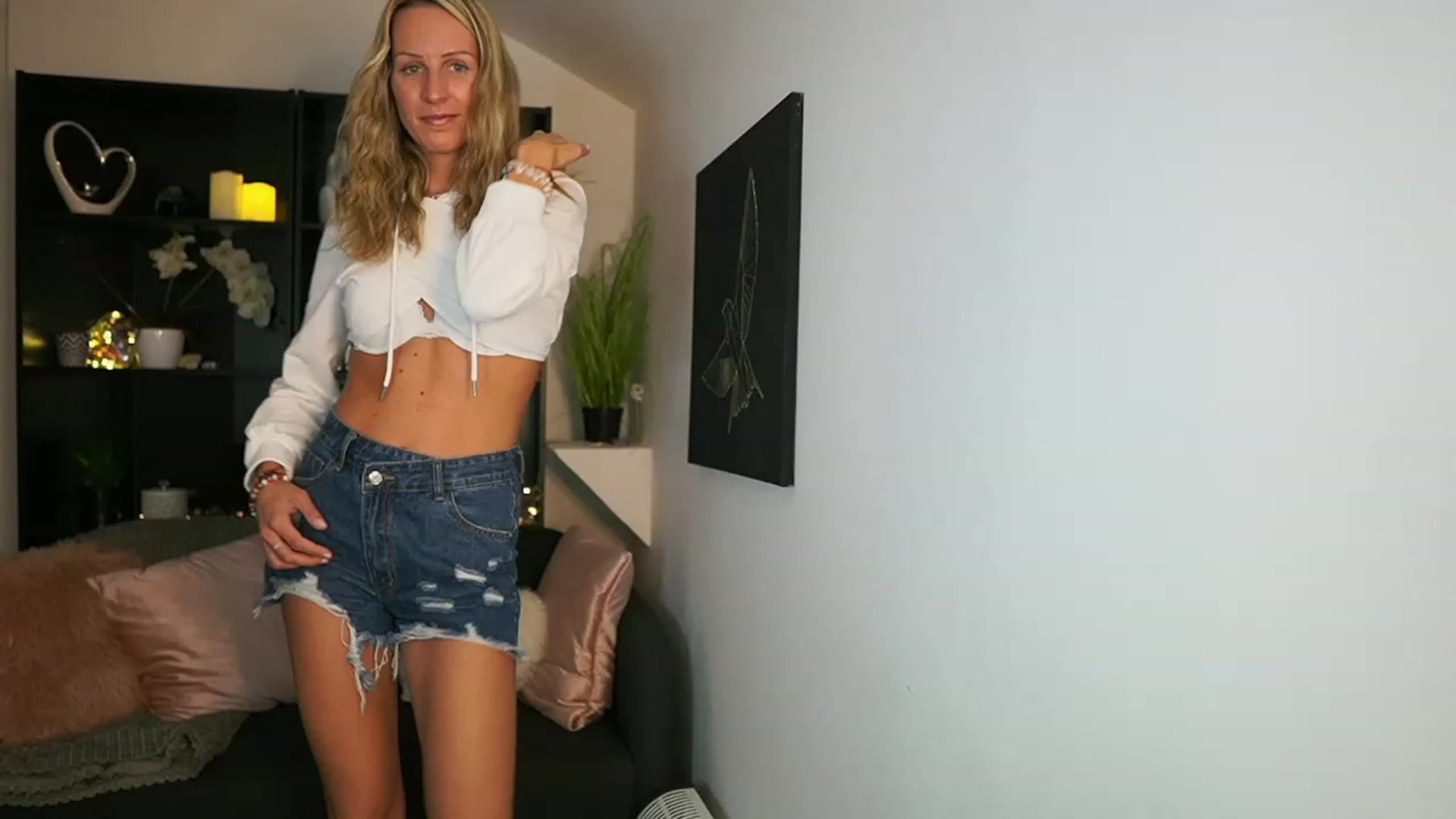 Gallery image thumbnail from Nikki__Sexx__'s myfreecams stream on, 10/16/2023, 18:44 image 4 of 20