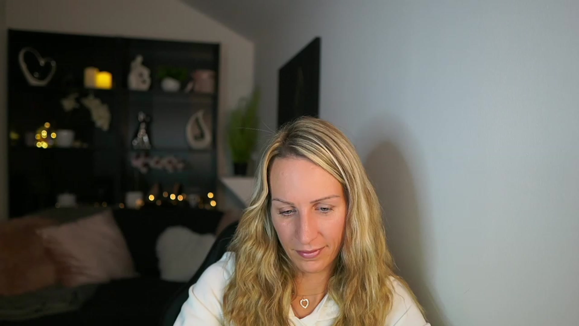 Gallery image thumbnail from Nikki__Sexx__'s myfreecams stream on, 10/16/2023, 18:44 image 16 of 20