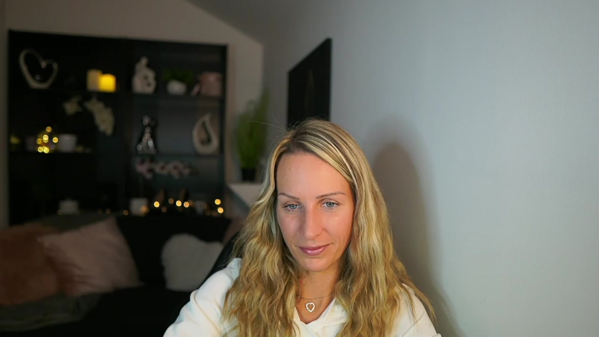 Gallery image thumbnail from Nikki__Sexx__'s myfreecams stream on, 10/16/2023, 18:44 image 15 of 20