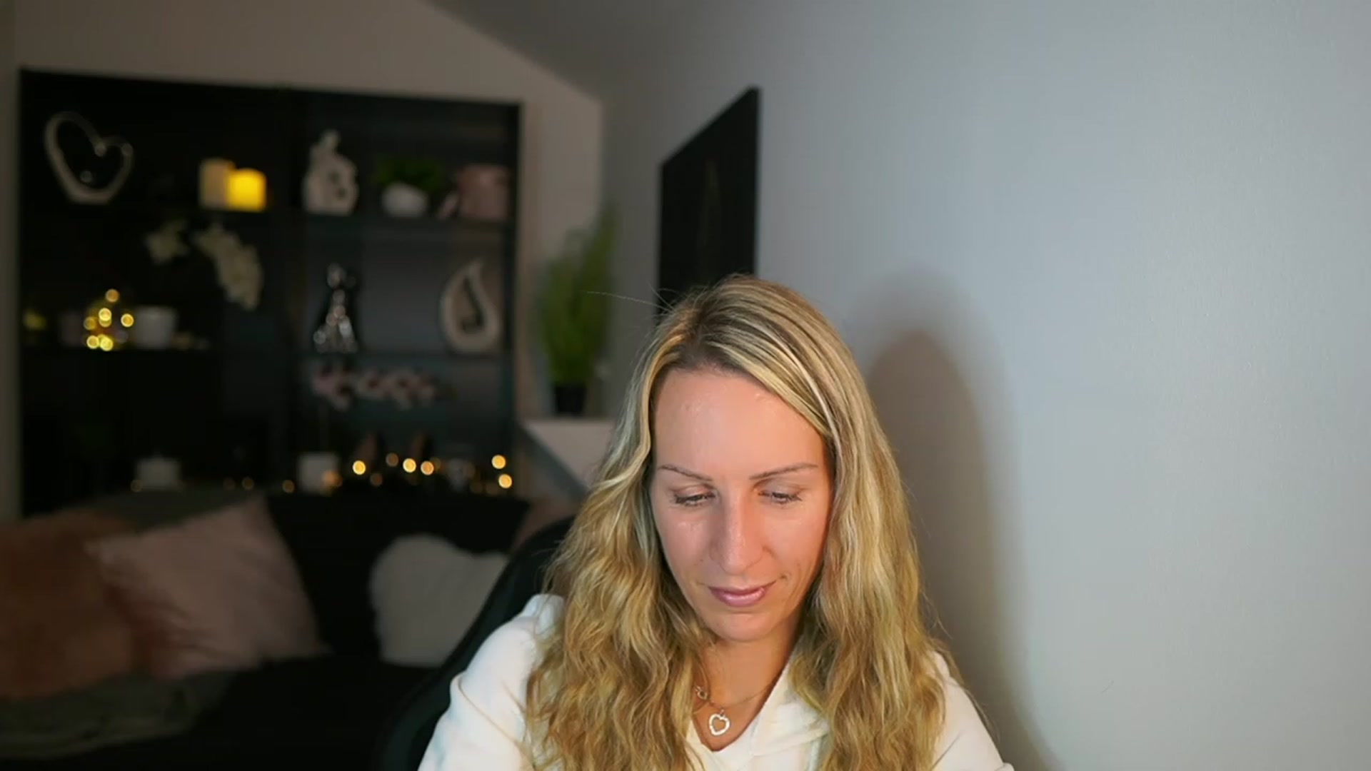 Gallery image thumbnail from Nikki__Sexx__'s myfreecams stream on, 10/16/2023, 18:44 image 19 of 20