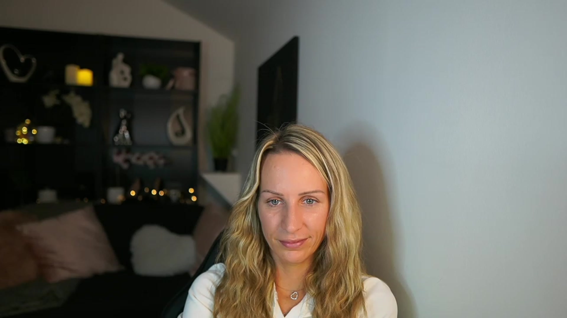 Gallery image thumbnail from Nikki__Sexx__'s myfreecams stream on, 10/16/2023, 22:27 image 19 of 20