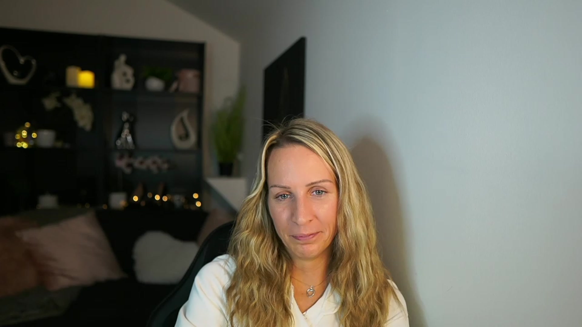 Gallery image thumbnail from Nikki__Sexx__'s myfreecams stream on, 10/16/2023, 22:27 image 16 of 20