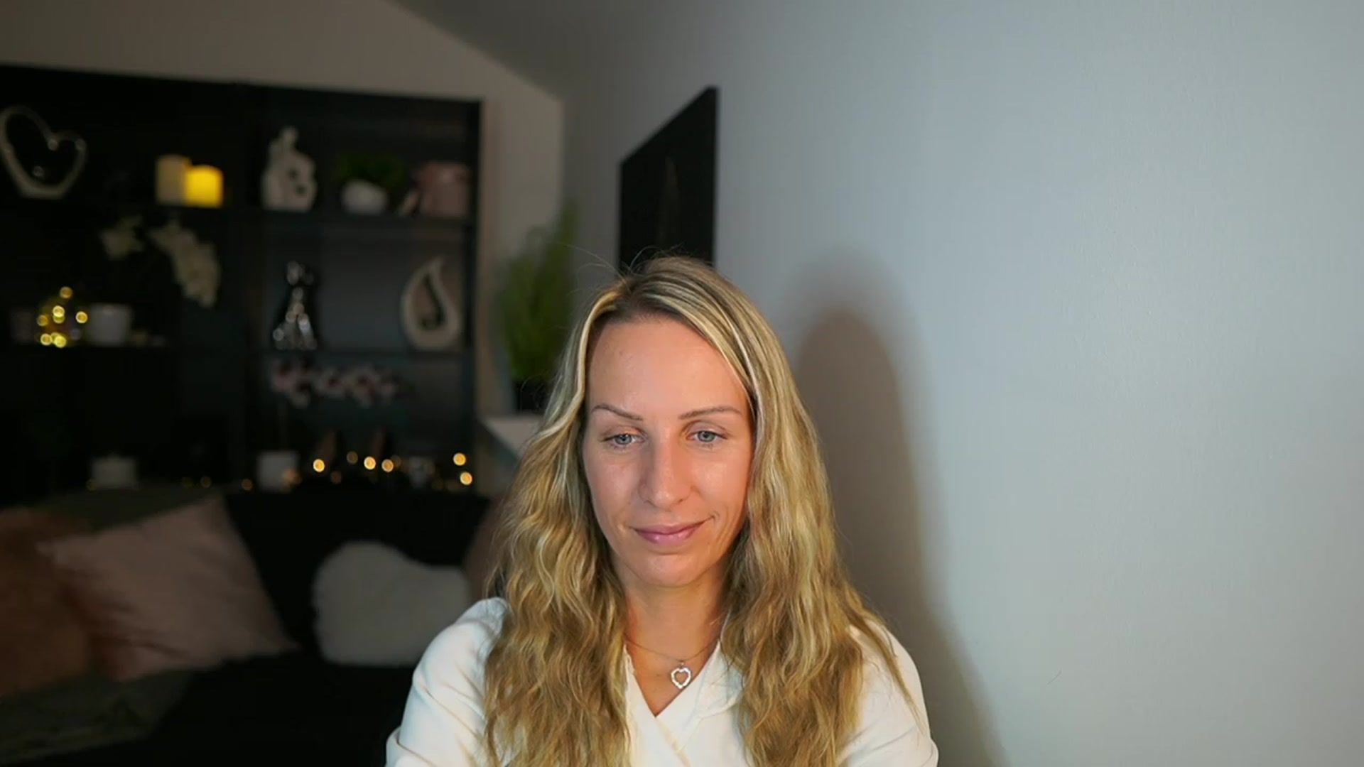 Gallery image thumbnail from Nikki__Sexx__'s myfreecams stream on, 10/16/2023, 22:27 image 17 of 20