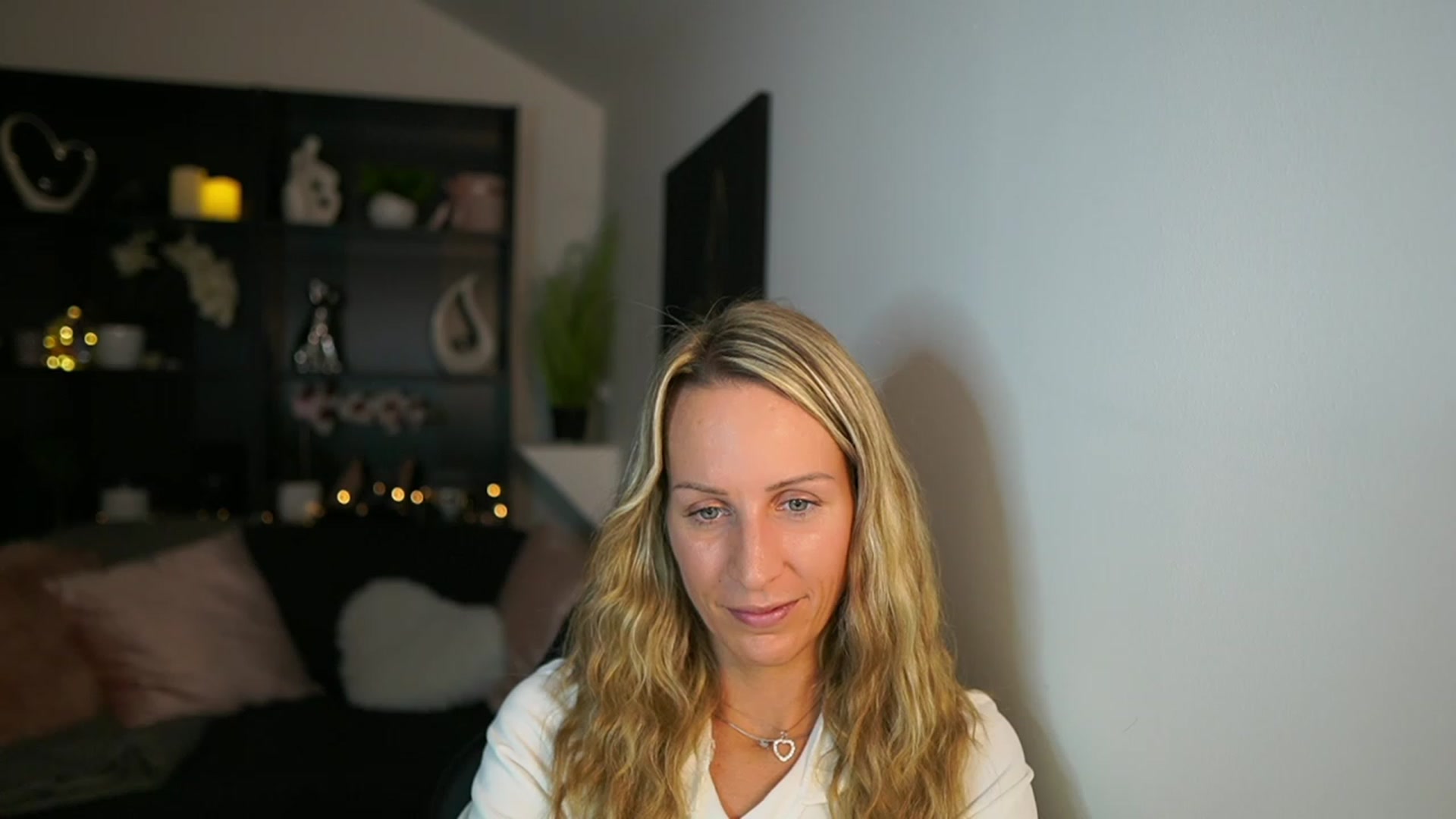 Gallery image thumbnail from Nikki__Sexx__'s myfreecams stream on, 10/16/2023, 22:27 image 5 of 20
