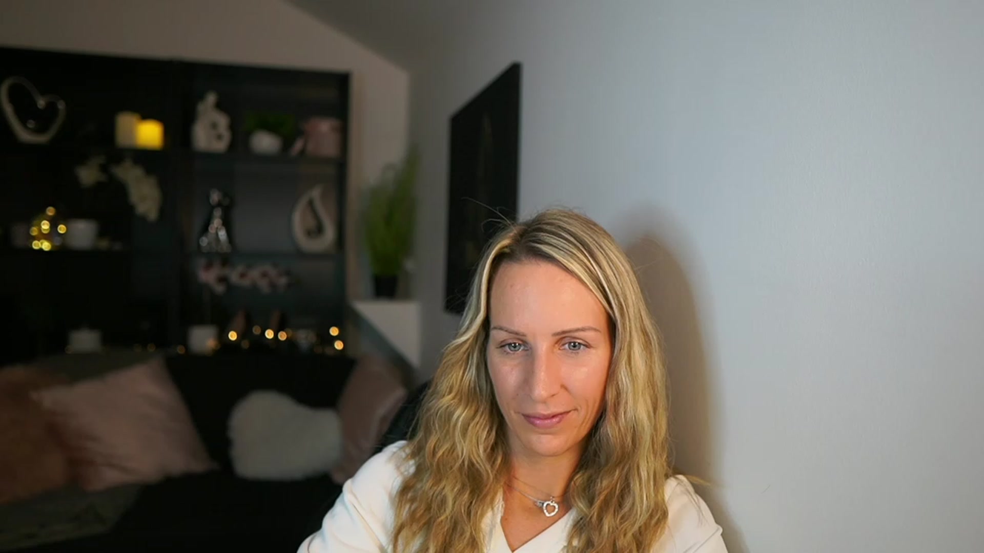 Gallery image thumbnail from Nikki__Sexx__'s myfreecams stream on, 10/16/2023, 22:27 image 6 of 20