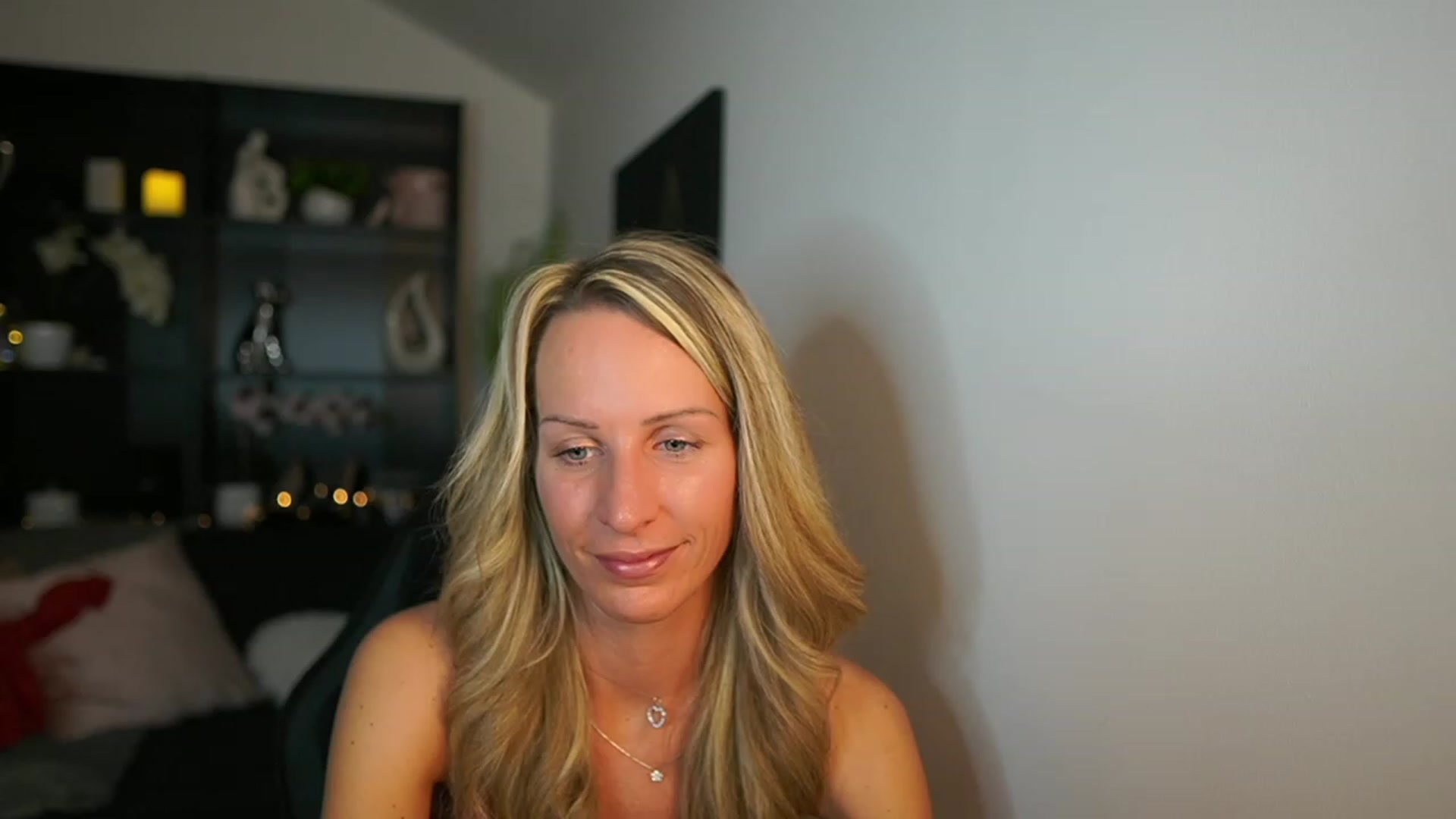 Gallery image thumbnail from Nikki__Sexx__'s myfreecams stream on, 10/19/2023, 23:04 image 18 of 20