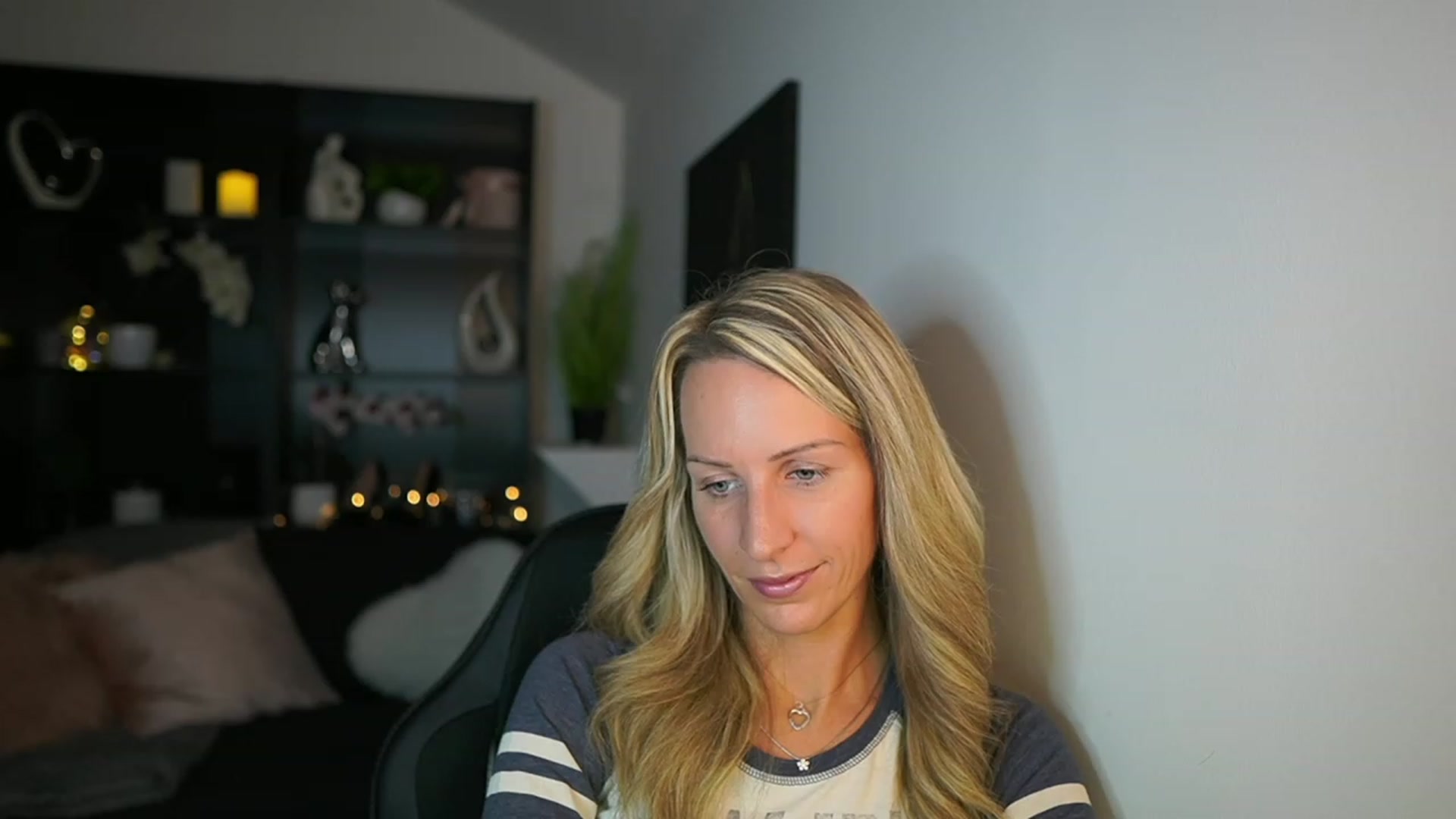 Gallery image thumbnail from Nikki__Sexx__'s myfreecams stream on, 10/22/2023, 19:53 image 5 of 20