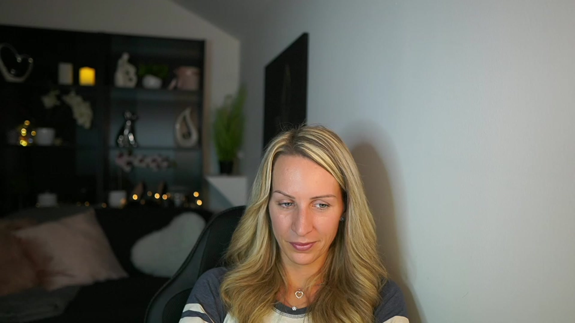 Gallery image thumbnail from Nikki__Sexx__'s myfreecams stream on, 10/22/2023, 21:51 image 16 of 20