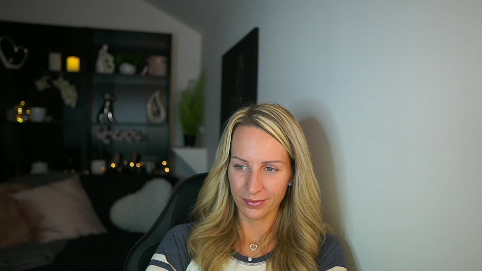 Gallery image thumbnail from Nikki__Sexx__'s myfreecams stream on, 10/22/2023, 21:51 image 15 of 20