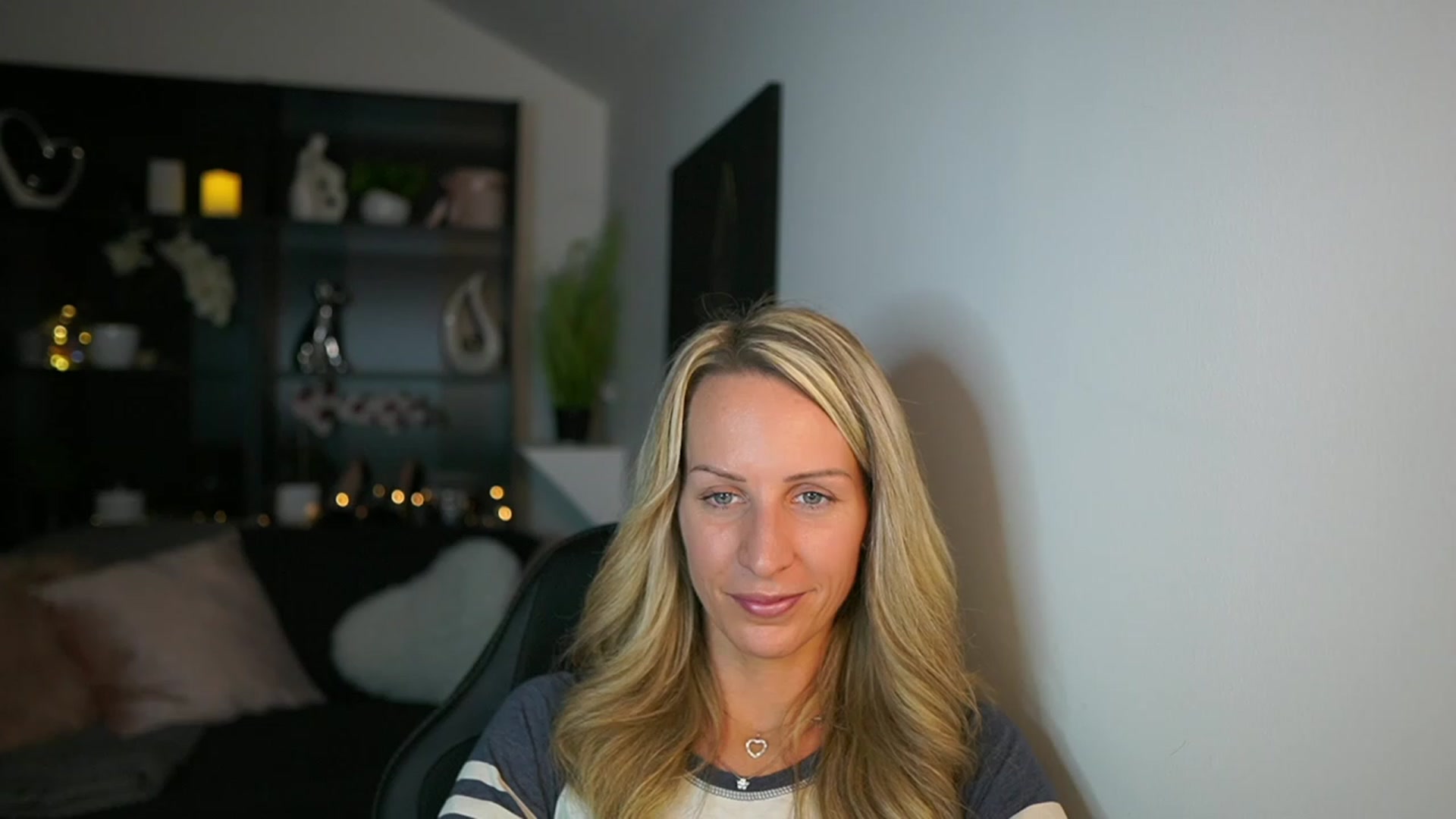 Gallery image thumbnail from Nikki__Sexx__'s myfreecams stream on, 10/22/2023, 21:51 image 14 of 20
