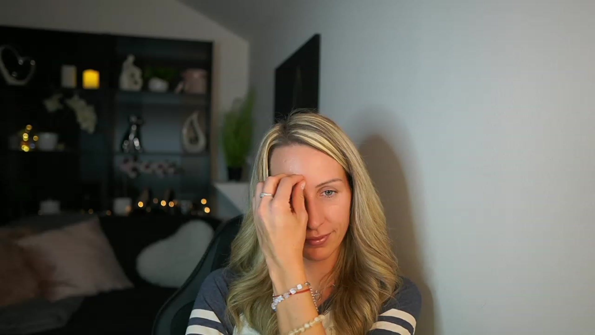 Gallery image thumbnail from Nikki__Sexx__'s myfreecams stream on, 10/22/2023, 21:51 image 17 of 20
