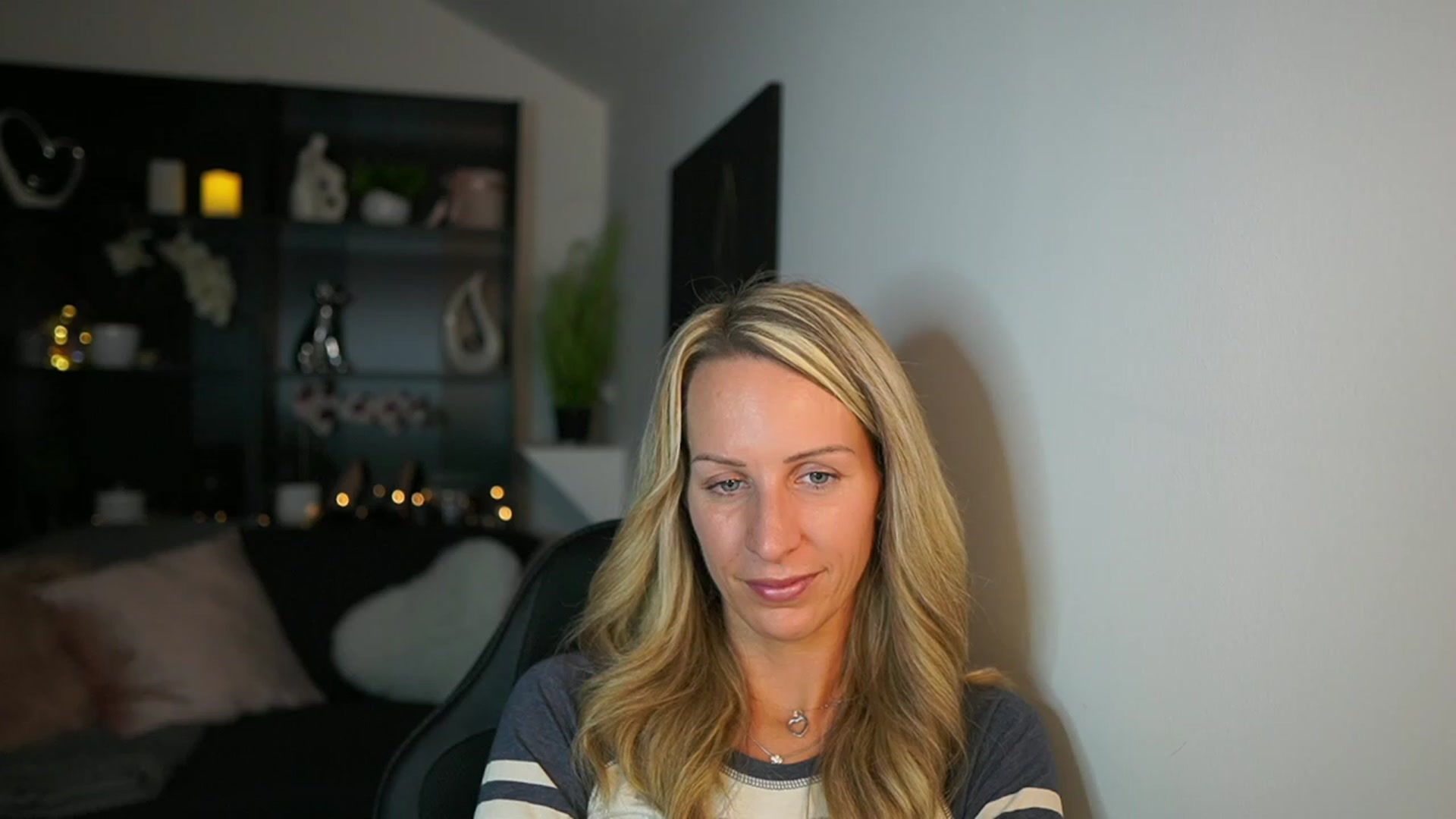 Gallery image thumbnail from Nikki__Sexx__'s myfreecams stream on, 10/22/2023, 21:51 image 18 of 20