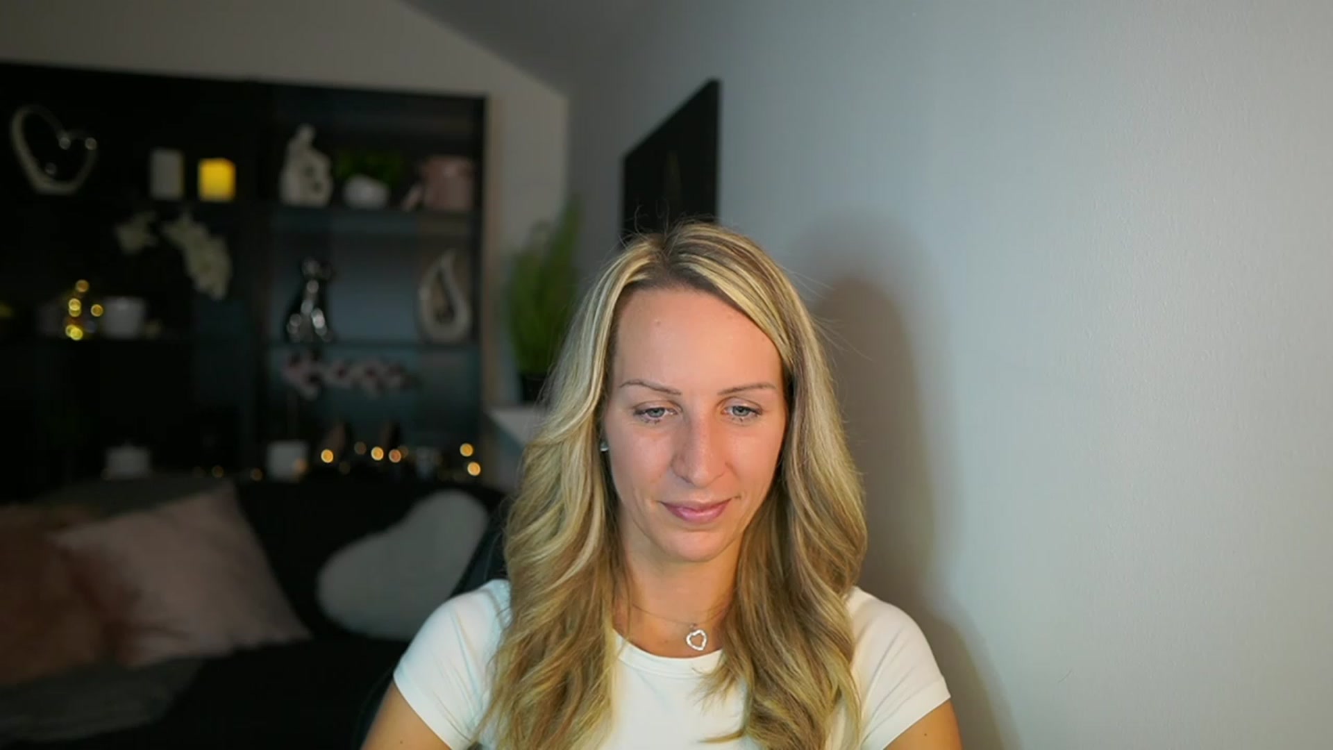 Gallery image thumbnail from Nikki__Sexx__'s myfreecams stream on, 10/23/2023, 19:02 image 17 of 20