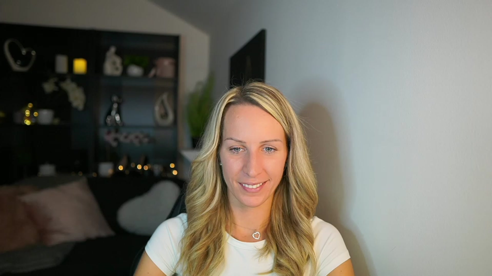 Gallery image thumbnail from Nikki__Sexx__'s myfreecams stream on, 10/23/2023, 19:02 image 16 of 20