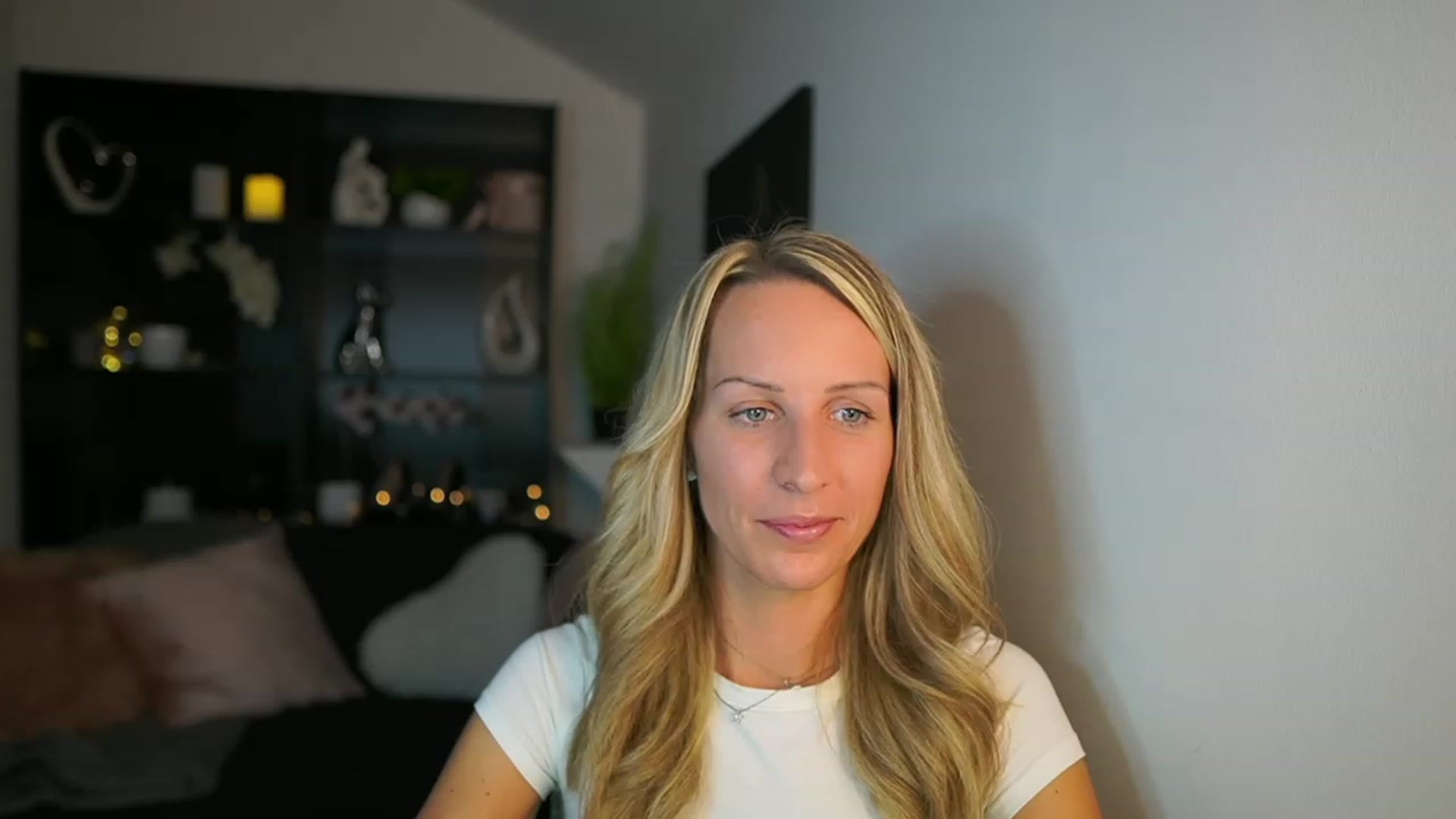 Gallery image thumbnail from Nikki__Sexx__'s myfreecams stream on, 10/23/2023, 22:20 image 5 of 20