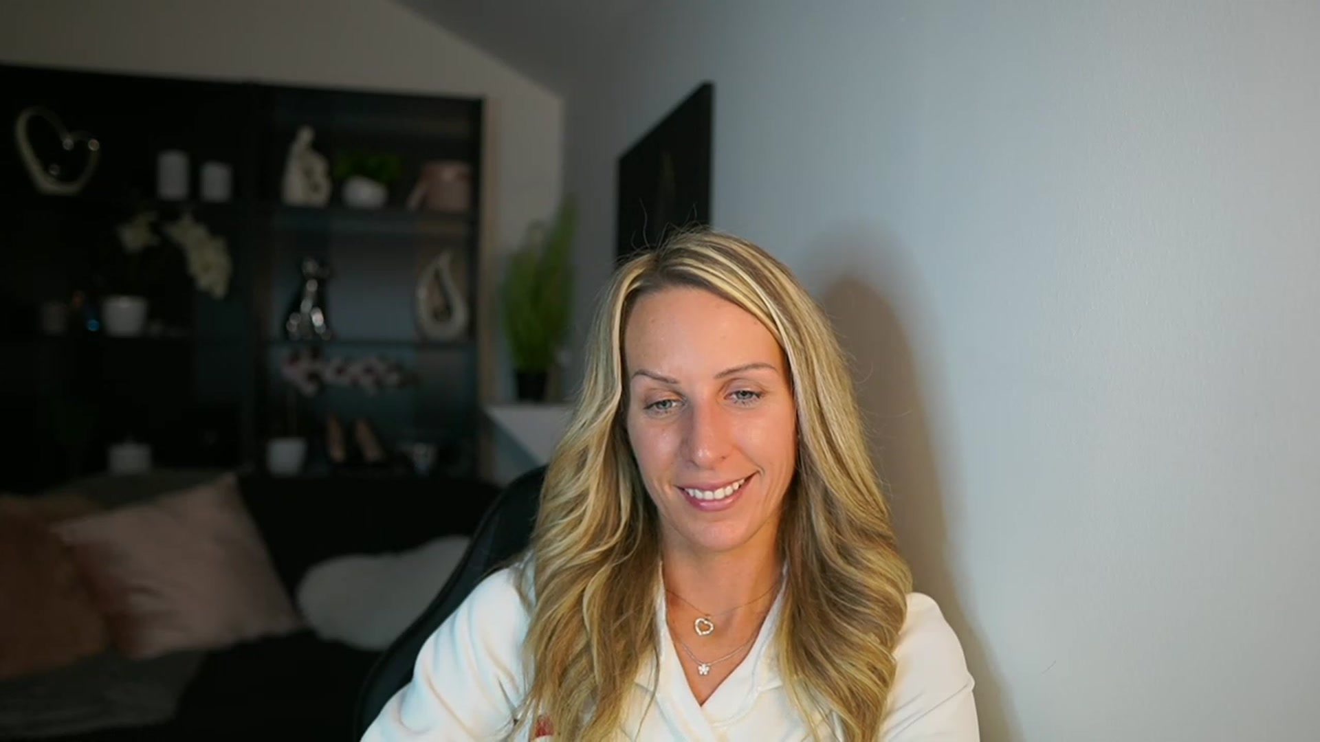 Gallery image thumbnail from Nikki__Sexx__'s myfreecams stream on, 10/24/2023, 19:03 image 17 of 20